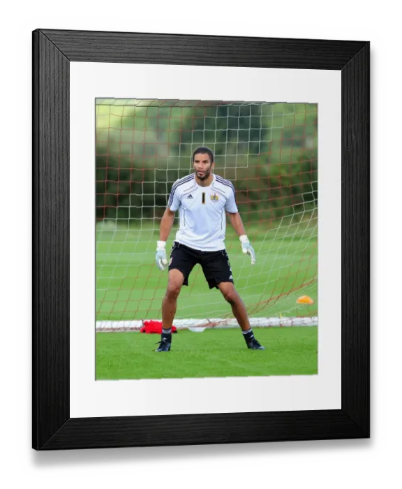 Framed Print : Bristol City First Team: Gearing Up for Season 10-11 - Training Session on September 9, 2010 Framed Print : Bristol City First Team: Gearing Up for Season 10-11 - Training Session on September 9, 2010