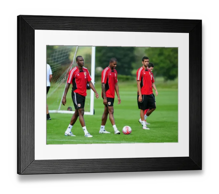 Framed Print : Bristol City First Team: Gearing Up for Season 10-11 - Training Session on September 9, 2010 Framed Print : Bristol City First Team: Gearing Up for Season 10-11 - Training Session on September 9, 2010