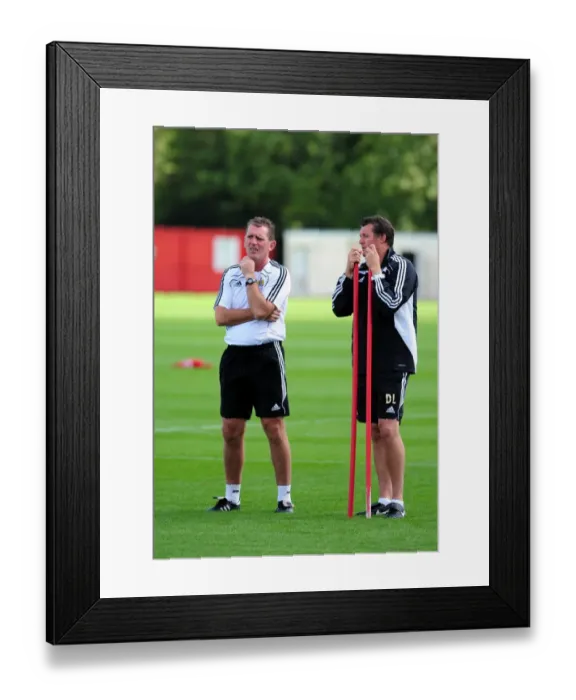 Framed Print : Bristol City First Team: Gearing Up for Season 10-11 - Training Session on September 9, 2010 Framed Print : Bristol City First Team: Gearing Up for Season 10-11 - Training Session on September 9, 2010