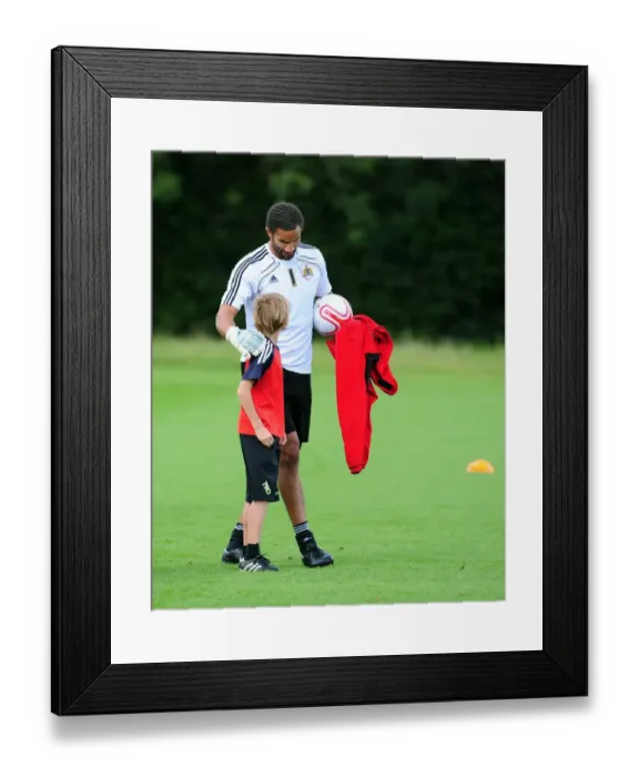Framed Print : Bristol City First Team: Gearing Up for Season 10-11 - Training Session on September 9, 2010 Framed Print : Bristol City First Team: Gearing Up for Season 10-11 - Training Session on September 9, 2010