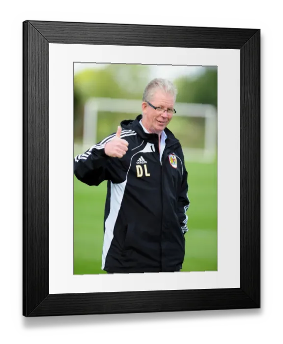 Framed Print : Bristol City First Team: Gearing Up for Season 10-11 - Training Session on September 9, 2010 Framed Print : Bristol City First Team: Gearing Up for Season 10-11 - Training Session on September 9, 2010