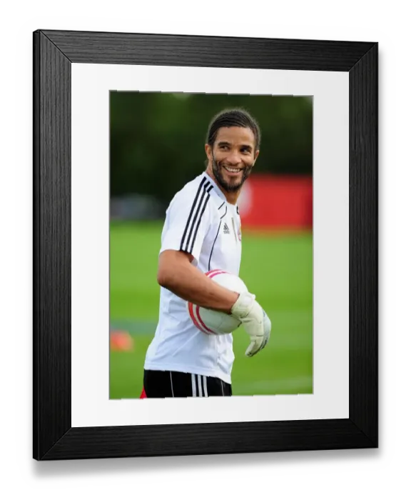 Framed Print : Bristol City First Team: Gearing Up for Season 10-11 - Training Session on September 9, 2010 Framed Print : Bristol City First Team: Gearing Up for Season 10-11 - Training Session on September 9, 2010