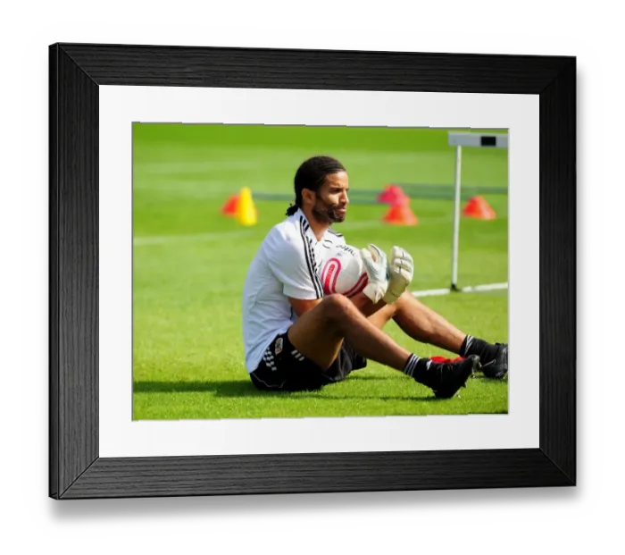 Framed Print : Bristol City First Team: Gearing Up for Season 10-11 - Training Session on September 9, 2010 Framed Print : Bristol City First Team: Gearing Up for Season 10-11 - Training Session on September 9, 2010