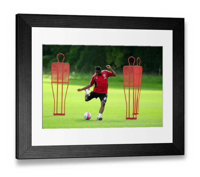 Framed Print : Bristol City First Team: Gearing Up for Season 10-11 - Training Session on September 9, 2010 Framed Print : Bristol City First Team: Gearing Up for Season 10-11 - Training Session on September 9, 2010