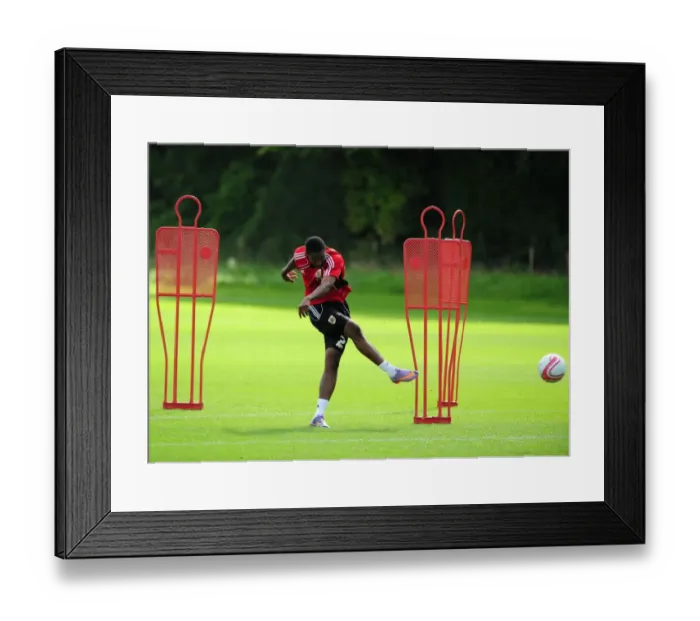 Framed Print : Bristol City First Team: Gearing Up for Season 10-11 - Training Session on September 9, 2010 Framed Print : Bristol City First Team: Gearing Up for Season 10-11 - Training Session on September 9, 2010