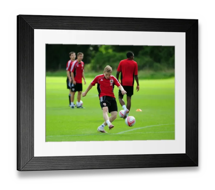 Framed Print : Bristol City First Team: Gearing Up for Season 10-11 - Training Session on September 9, 2010 Framed Print : Bristol City First Team: Gearing Up for Season 10-11 - Training Session on September 9, 2010