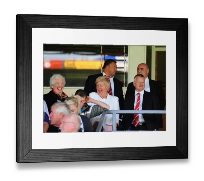 Framed Print : Championship Clash: Scunthorpe United vs. Bristol City - September 11, 2010 Framed Print : Championship Clash: Scunthorpe United vs. Bristol City - September 11, 2010