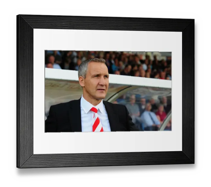 Framed Print : Keith Millen Leads Bristol City at Glanford Park against Scunthorpe United, Championship Football Match, September 11, 2010 Framed Print : Keith Millen Leads Bristol City at Glanford Park against Scunthorpe United, Championship Football Match, September 11, 2010