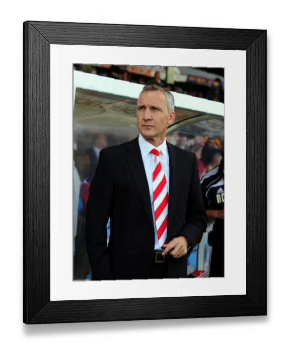 Framed Print : Keith Millen Leads Bristol City Against Scunthorpe United in Championship Showdown at Glanford Park (September 11, 2010) Framed Print : Keith Millen Leads Bristol City Against Scunthorpe United in Championship Showdown at Glanford Park (September 11, 2010)