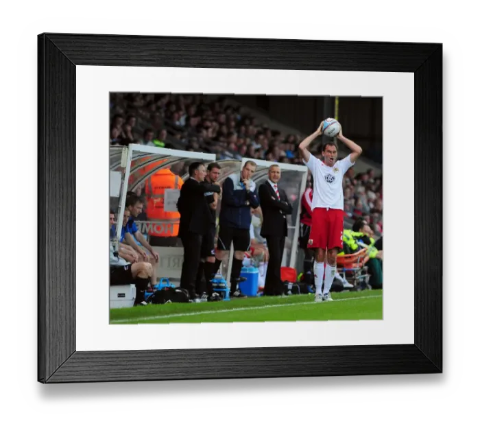 Framed Print : Nicky Hunt Throws for Bristol City in Championship Clash at Scunthorpe United, 11 / 09 / 2010