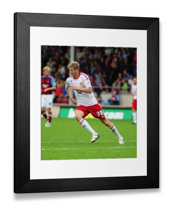 Framed Print : Jon Stead Scores for Bristol City in Championship Showdown against Scunthorpe United - September 11, 2010
