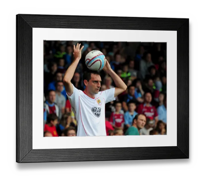Framed Print : Nicky Hunt of Bristol City in Action against Scunthorpe United, Championship Match, September 11, 2010 Framed Print : Nicky Hunt of Bristol City in Action against Scunthorpe United, Championship Match, September 11, 2010