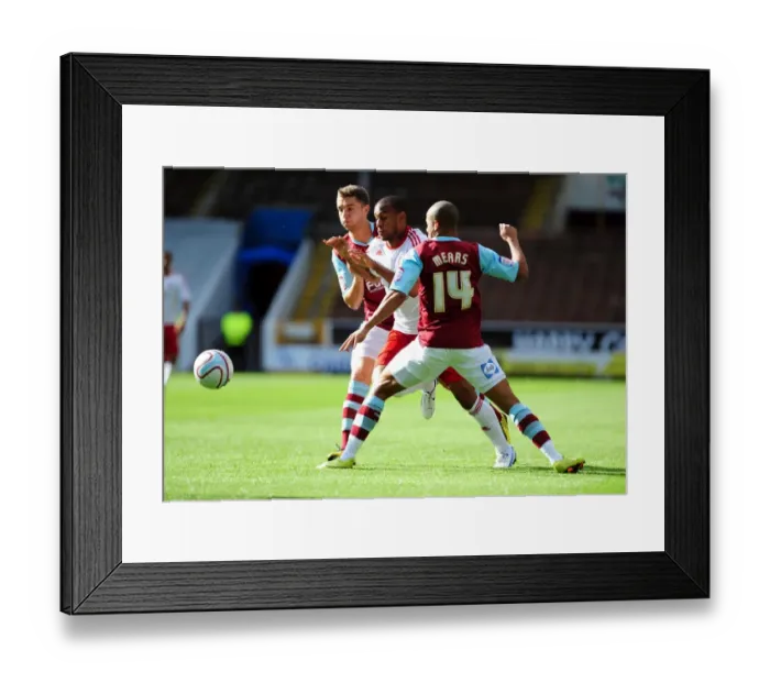 Framed Print : Bristol City's Danny Haynes Outruns Burnley's Tyrone Mears in Championship Clash at Turf Moor (August 2010)
