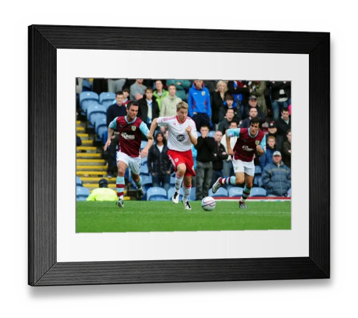 Framed Print : Christian Ribeiro's Late Rush: A Thrilling Moment from Burnley v Bristol City Championship Clash (2010)