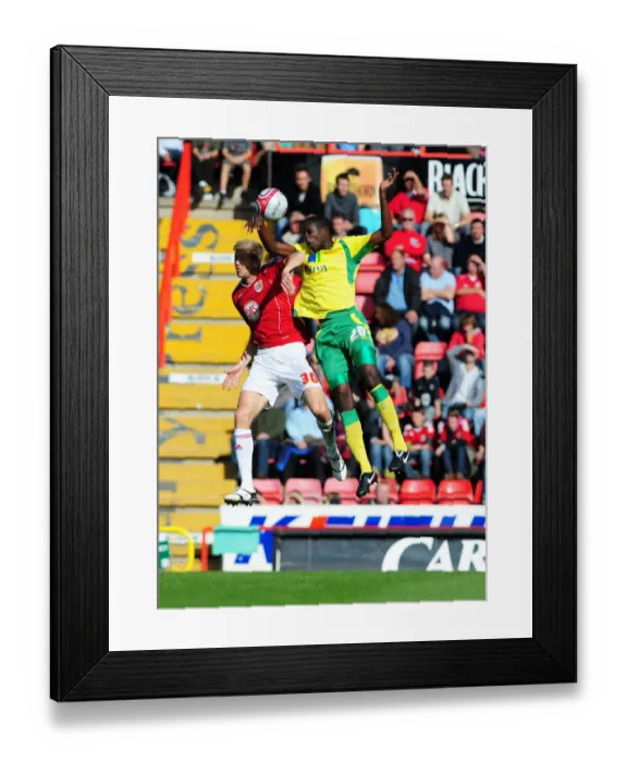 Framed Print : Bristol City vs Norwich City: A Clash of Football Titans (Season 10-11)