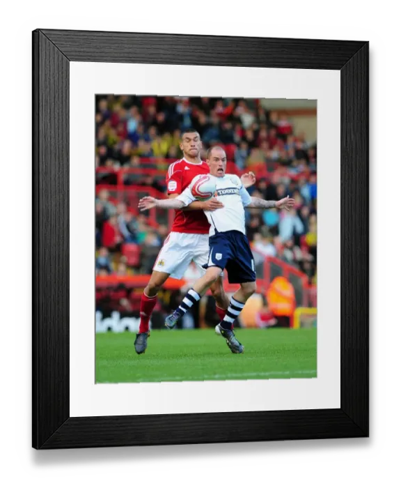 Framed Print : Battling for Supremacy: Hume vs. Caulker in the Championship Clash between Bristol City and Preston North End Framed Print : Battling for Supremacy: Hume vs. Caulker in the Championship Clash between Bristol City and Preston North End