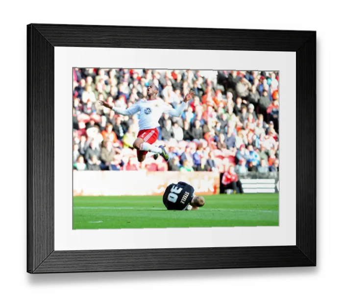 Framed Print : Bristol Citys Danny Haynes is beaten to the ball by Middlesbroughs Jason Steele Framed Print : Bristol Citys Danny Haynes is beaten to the ball by Middlesbroughs Jason Steele