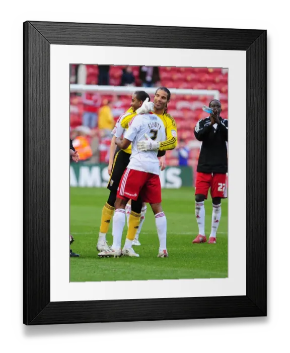 Framed Print : Bristol city Goalkeeper David James celebrates with match winner Marvin Elliott on the final whistle Framed Print : Bristol city Goalkeeper David James celebrates with match winner Marvin Elliott on the final whistle