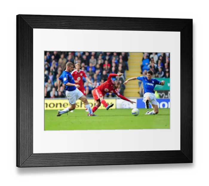 Framed Print : Bristol City's Danny Haynes in Action: Cardiff City vs. Bristol City, Npower Championship, 16 / 10 / 2010 Framed Print : Bristol City's Danny Haynes in Action: Cardiff City vs. Bristol City, Npower Championship, 16 / 10 / 2010