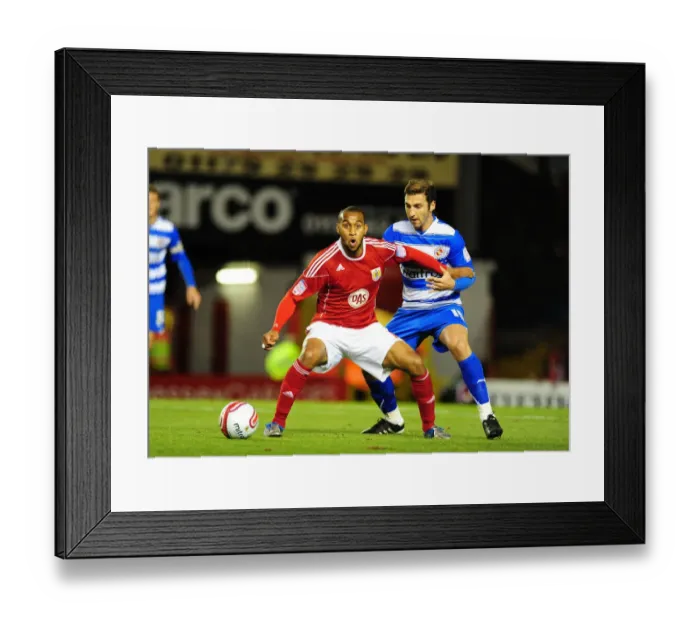 Framed Print : Bristol City's Danny Haynes in Action during Npower Championship Match at Ashton Gate, October 19, 2010 Framed Print : Bristol City's Danny Haynes in Action during Npower Championship Match at Ashton Gate, October 19, 2010