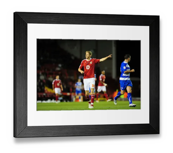 Framed Print : Bristol City vs. Reading: Intense Action in the Npower Championship at Ashton Gate (19 / 10 / 2010) Framed Print : Bristol City vs. Reading: Intense Action in the Npower Championship at Ashton Gate (19 / 10 / 2010)