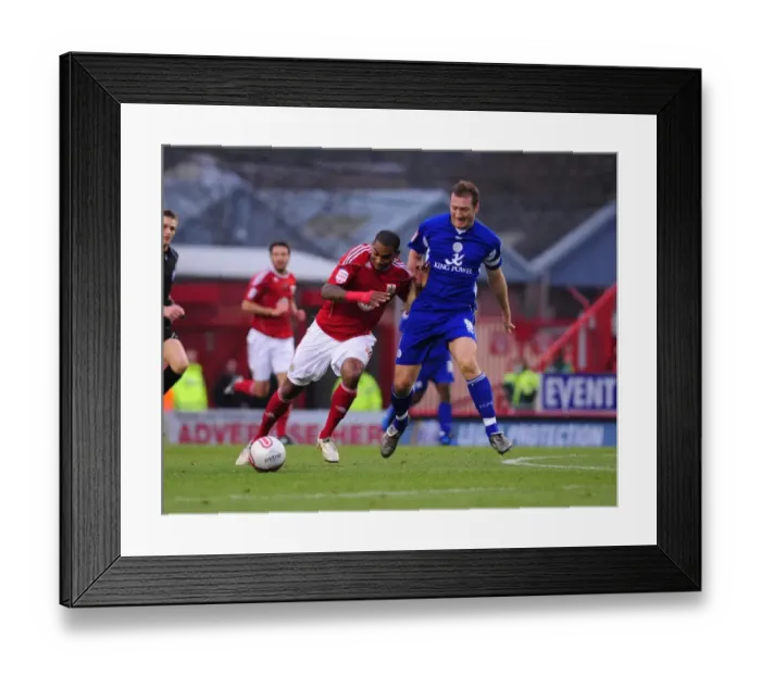 Framed Print : Bristol City vs Leicester City: 2010-11 Football Showdown - Season 10-11