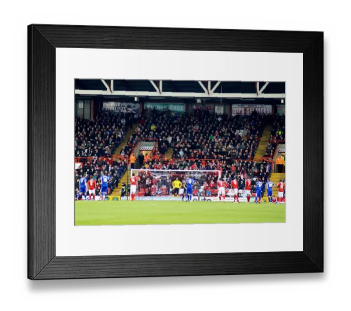 Framed Print : Bristol City vs Leicester City: 2010-11 Football Showdown - Season 10-11 Framed Print : Bristol City vs Leicester City: 2010-11 Football Showdown - Season 10-11