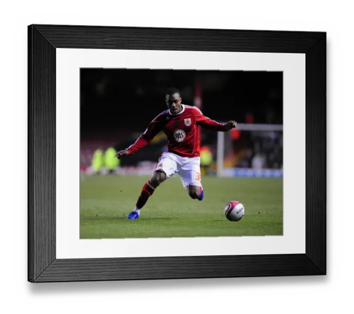 Framed Print : Bristol City vs Leicester City: 2010-11 Football Showdown - Season 10-11