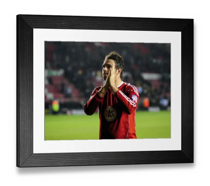 Framed Print : Bristol City vs Leicester City: 2010-11 Football Showdown - Season 10-11 Framed Print : Bristol City vs Leicester City: 2010-11 Football Showdown - Season 10-11