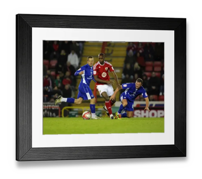 Framed Print : Bristol City vs Leicester City: 2010-11 Football Showdown - Season 10-11 Framed Print : Bristol City vs Leicester City: 2010-11 Football Showdown - Season 10-11