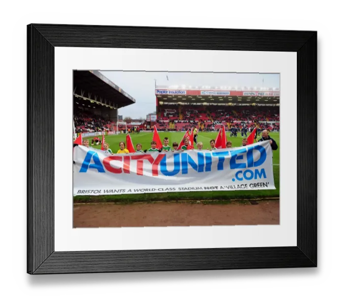 Framed Print : Bristol City vs. Leicester City: 2010-11 Football Showdown - Season 10-11 Framed Print : Bristol City vs. Leicester City: 2010-11 Football Showdown - Season 10-11