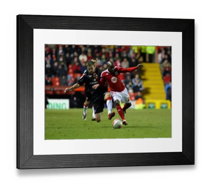 Framed Print : Battling for Supremacy: Jamal Campbell-Ryce vs Sheffield United in the Championship Clash at Ashton Gate, 2010