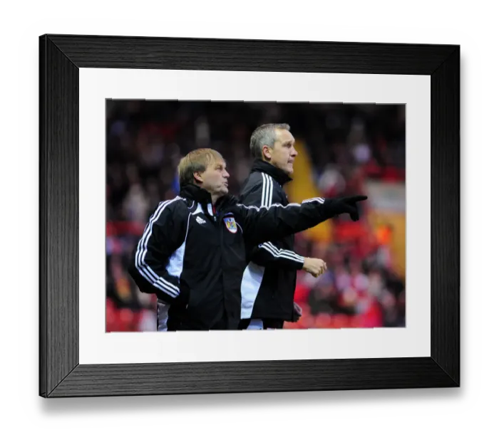 Framed Print : Bristol City FC: Keith Milen and Steve Wigley, Pre-Match Huddle vs Sheffield United (Championship, 27 / 11 / 2010)
