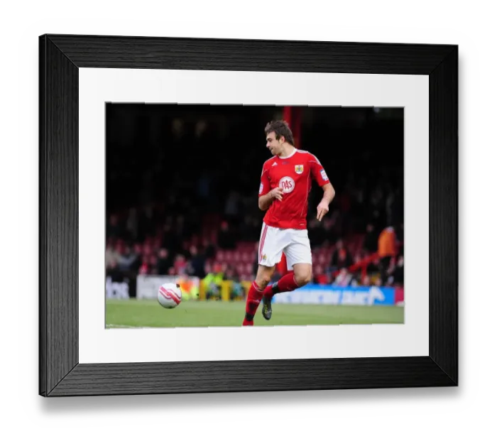 Framed Print : Brett Pitman's Flick: A Pivotal Moment in the 2010 Championship Clash between Bristol City and Derby County
