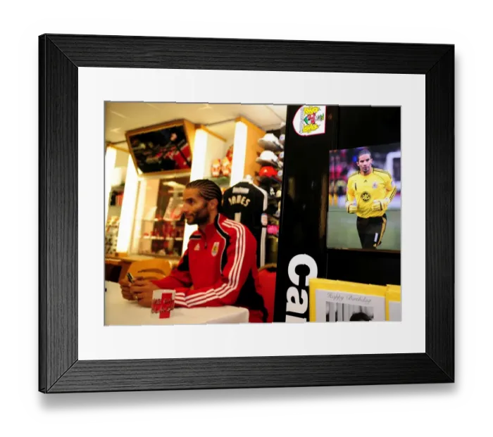 Framed Print : Bristol City FC: Player Signing - Season 10-11 Framed Print : Bristol City FC: Player Signing - Season 10-11