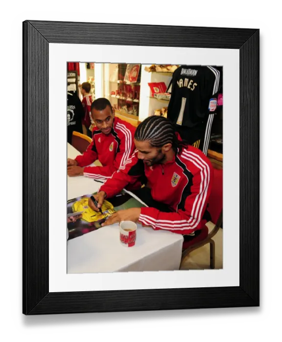 Framed Print : Bristol City FC: Season 10-11 - Player Signing: New Faces Join the Squad Framed Print : Bristol City FC: Season 10-11 - Player Signing: New Faces Join the Squad