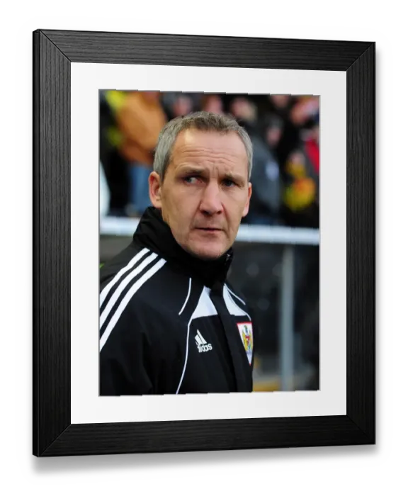 Framed Print : Keith Millen Leads Bristol City at Hull City Championship Clash, 18 / 12 / 2010 Framed Print : Keith Millen Leads Bristol City at Hull City Championship Clash, 18 / 12 / 2010