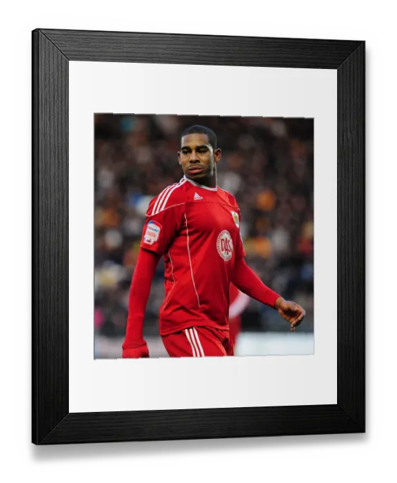 Framed Print : Marvin Elliott of Bristol City in Action against Hull City, Championship Match, KC Stadium, 18th December 2010 Framed Print : Marvin Elliott of Bristol City in Action against Hull City, Championship Match, KC Stadium, 18th December 2010