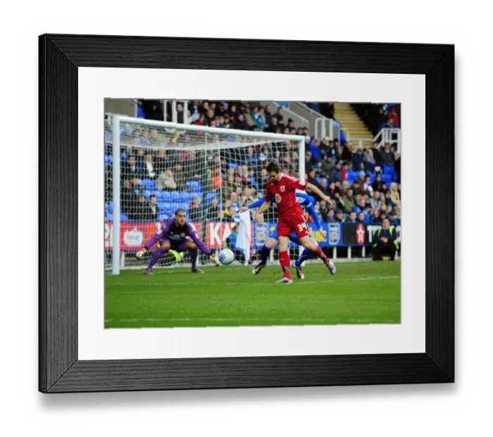 Framed Print : Brett Pitman's Near-Post Threat: Reading vs. Bristol City, Championship Clash (December 2010) Framed Print : Brett Pitman's Near-Post Threat: Reading vs. Bristol City, Championship Clash (December 2010)