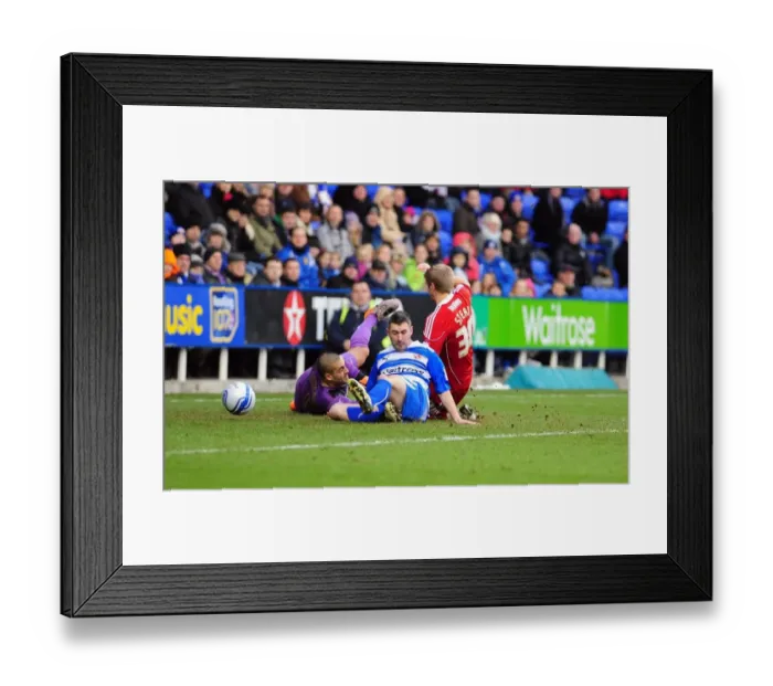 Framed Print : Bristol City's Jon Stead Thwarted by Reading's Adam Federici and Andy Griffin - Championship Clash, 26 / 12 / 2010 Framed Print : Bristol City's Jon Stead Thwarted by Reading's Adam Federici and Andy Griffin - Championship Clash, 26 / 12 / 2010