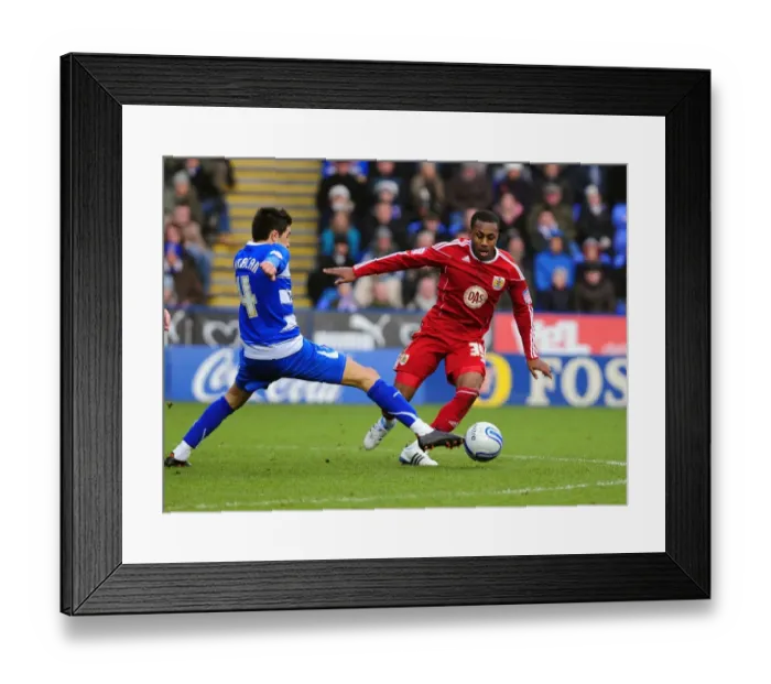 Framed Print : Bristol City's Danny Rose Outmaneuvers Reading's Jem Karacan in Championship Clash - 26 / 12 / 2010 Framed Print : Bristol City's Danny Rose Outmaneuvers Reading's Jem Karacan in Championship Clash - 26 / 12 / 2010