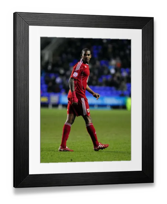 Framed Print : Marvin Elliott of Bristol City in Action at Reading's Madejski Stadium, Championship Clash on 26 / 12 / 2010 Framed Print : Marvin Elliott of Bristol City in Action at Reading's Madejski Stadium, Championship Clash on 26 / 12 / 2010