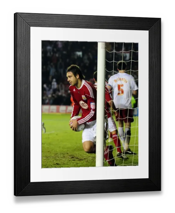 Framed Print : Last-Minute Thriller: Brett Pitman's Penalty Gives Bristol City Victory over Crystal Palace (December 2010)