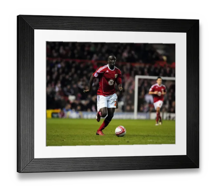 Framed Print : Adomah's Thrilling Performance: Bristol City vs Crystal Palace (Championship 2010)