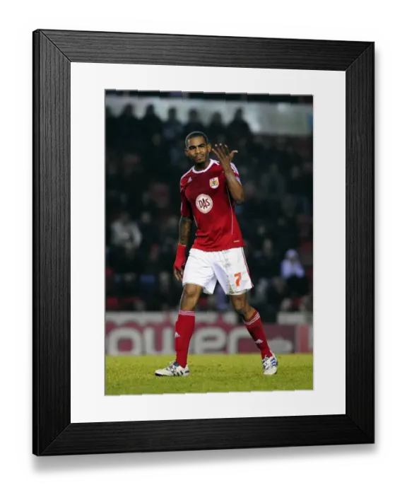 Framed Print : Marvin Elliott of Bristol City in Action Against Crystal Palace (Bristol City vs Crystal Palace, Championship, 28 / 12 / 2010)