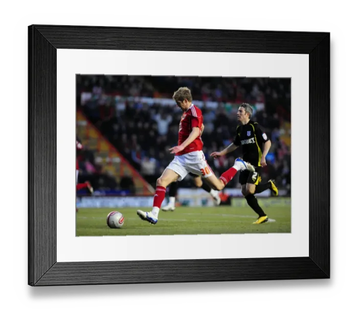 Framed Print : Bristol City's Jon Stead Shoots in Championship Clash Against Cardiff City (01.01.2011) Framed Print : Bristol City's Jon Stead Shoots in Championship Clash Against Cardiff City (01.01.2011)