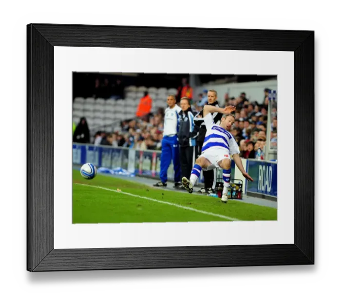 Framed Print : Shaun Derry of QPR Clashes with Bristol City in Championship Match, 03 / 01 / 2011 Framed Print : Shaun Derry of QPR Clashes with Bristol City in Championship Match, 03 / 01 / 2011