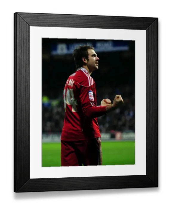 Framed Print : Brett Pitman's Epic Goal Celebration: A Thrilling Championship Moment for Bristol City at QPR (03 / 01 / 2011)