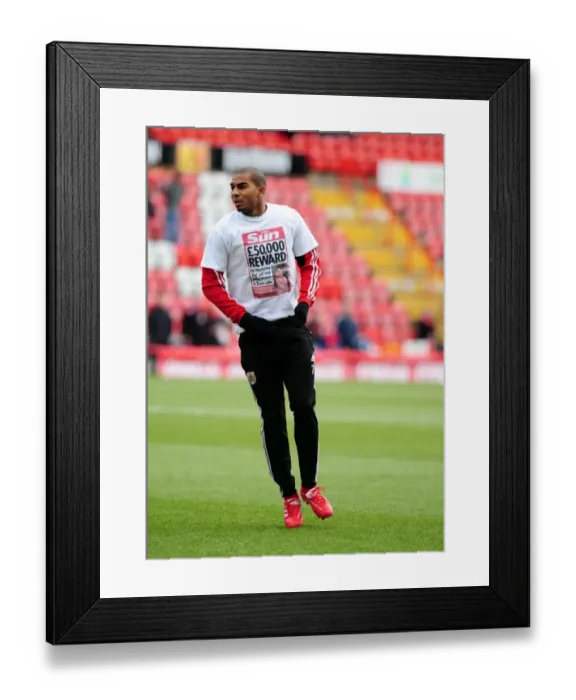 Framed Print : Bristol City's Marvin Elliott Promotes Sun's £50, 000 Reward for Joanna Yeates Killer in FA Cup Match vs. Sheffield Wednesday