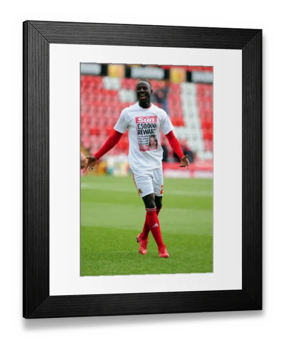 Framed Print : Bristol City's Albert Adomah Promotes Sun's £50, 000 Reward for Joanna Yeates Killer in FA Cup Match vs Sheffield Wednesday Framed Print : Bristol City's Albert Adomah Promotes Sun's £50, 000 Reward for Joanna Yeates Killer in FA Cup Match vs Sheffield Wednesday